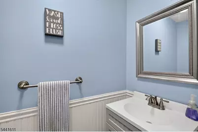 31 Chelsea Cir, Raritan Township, NJ 08822 - Photo 13