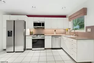 350 Greenbrier Ct, Mountainside, NJ 07092 - Photo 15