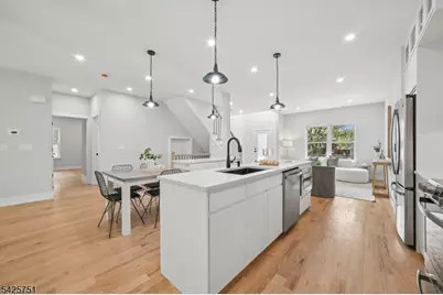 136 Irwin St, Springfield, NJ 07081 - Photo 7