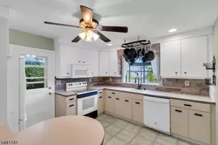 13 Allen St, Flemington, NJ 08822 - Photo 7