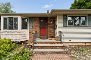 17 Schwinn Dr, Clark Township, NJ 07066 - Photo 3