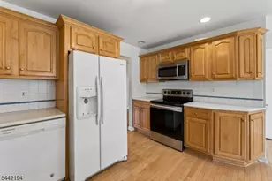 17 Schwinn Dr, Clark Township, NJ 07066 - Photo 13