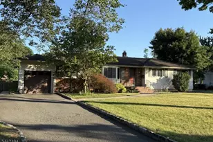 17 Schwinn Dr, Clark Township, NJ 07066 - Photo 1