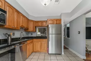 93 Driftwood Dr, Franklin Township, NJ 08873 - Photo 9
