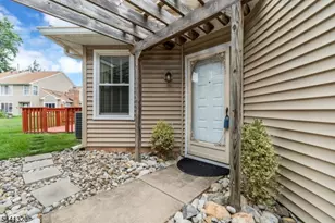 93 Driftwood Dr, Franklin Township, NJ 08873 - Photo 3