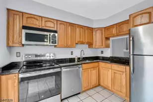 93 Driftwood Dr, Franklin Township, NJ 08873 - Photo 9