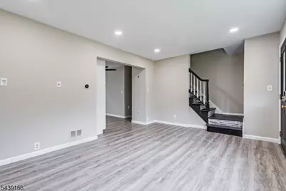 75 Fichter St, Bloomingdale, NJ 07403 - Photo 5