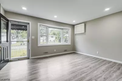 75 Fichter St, Bloomingdale, NJ 07403 - Photo 7