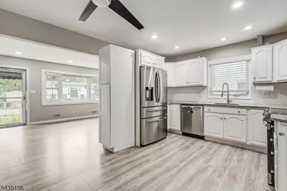 75 Fichter St, Bloomingdale, NJ 07403 - Photo 9