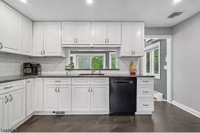 436 Myrtle Ave, Garwood, NJ 07027 - Photo 9