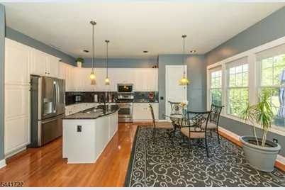 14 Bluffs Ct, Hamburg, NJ 07419 - Photo 9