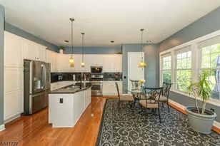 14 Bluffs Ct, Hamburg, NJ 07419 - Photo 9