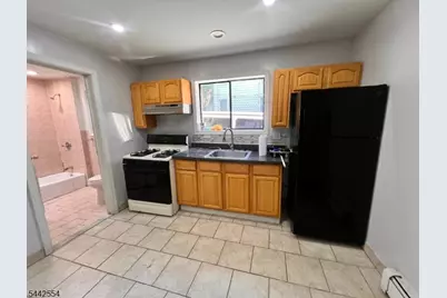 19 Highland Ave, Newark, NJ 07104 - Photo 5