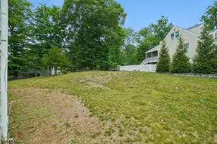 72 Lake Dr E, Wayne, NJ 07470 - Photo 31