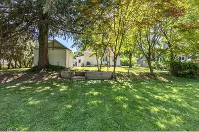 39 Norwood Dr, Long Hill Township, NJ 07933 - Photo 17