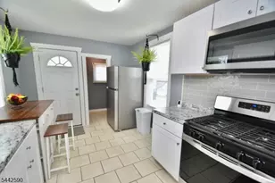 310 Lyman Pl, Plainfield, NJ 07063 - Photo 7