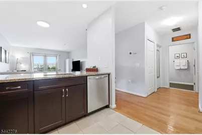 242 The Promenade #242, Edgewater, NJ 07020 - Photo 9