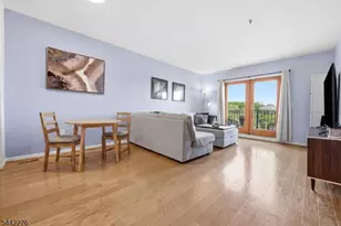 242 The Promenade, Edgewater, NJ 07020 - Photo 3