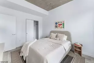 10 Commerce Ct, Newark, NJ 07102 - Photo 7