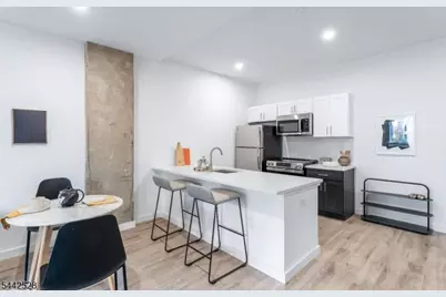 10 Commerce Ct #2J, Newark, NJ 07102 - Photo 11