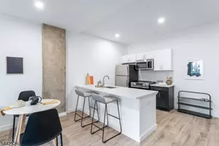 10 Commerce Ct, Newark, NJ 07102 - Photo 11