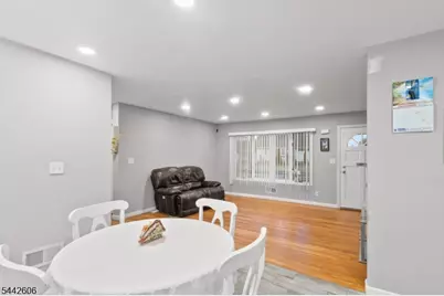92 Anderson Ave, Totowa, NJ 07512 - Photo 9