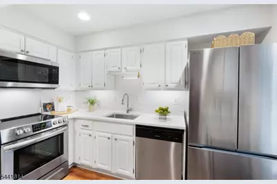 23 Commonwealth Dr, Bernards Township, NJ 07920 - Photo 9