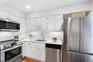 23 Commonwealth Dr, Bernards Township, NJ 07920 - Photo 9