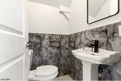 44 Fabyan Pl, Newark, NJ 07108 - Photo 13