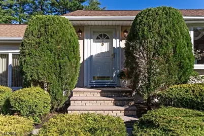 8 Alyson Dr, Fairfield, NJ 07004 - Photo 3