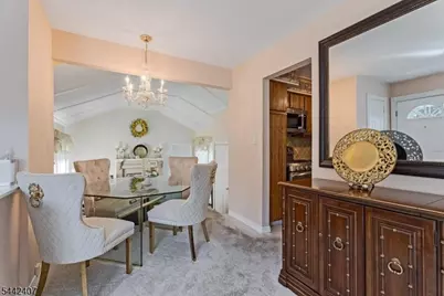 8 Alyson Dr, Fairfield, NJ 07004 - Photo 9