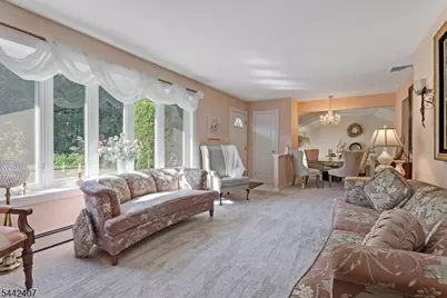 8 Alyson Dr, Fairfield, NJ 07004 - Photo 5