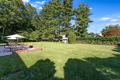 8 Alyson Dr, Fairfield, NJ 07004 - Photo 33