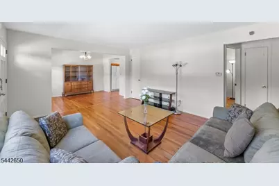 33 Walter Dr, Bloomingdale, NJ 07403 - Photo 9