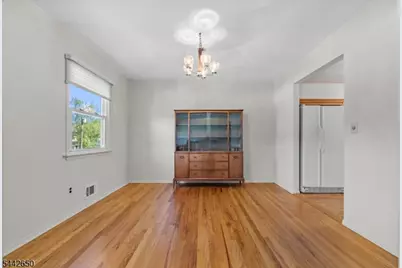 33 Walter Dr, Bloomingdale, NJ 07403 - Photo 11