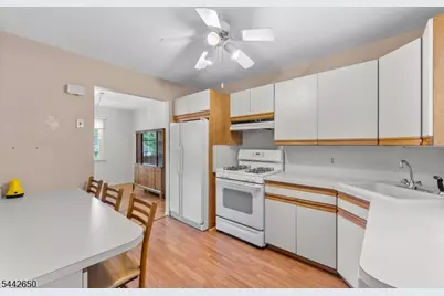 33 Walter Dr, Bloomingdale, NJ 07403 - Photo 15