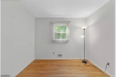 33 Walter Dr, Bloomingdale, NJ 07403 - Photo 19