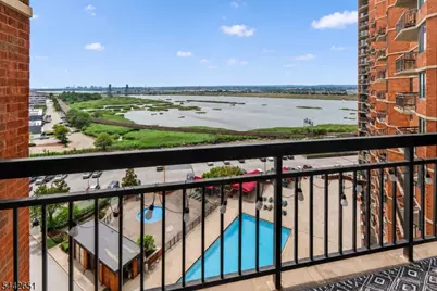 1020 Harmon Cove Tower, Secaucus, NJ 07094 - Photo 33