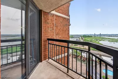 1020 Harmon Cove Tower, Secaucus, NJ 07094 - Photo 35