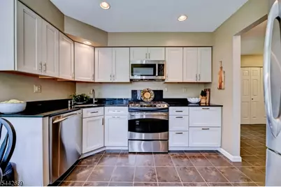 15 Navajo Trl, Branchburg Township, NJ 08876 - Photo 9