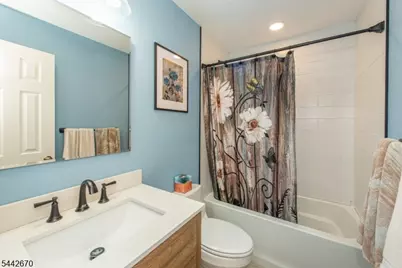 3 Maple Ln, Parsippany, NJ 07034 - Photo 9