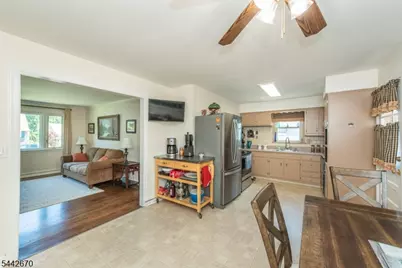 3 Maple Ln, Parsippany, NJ 07034 - Photo 5