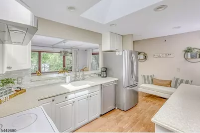 95 Balsam Rd, Wayne, NJ 07470 - Photo 7