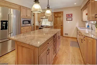 13 Oaklawn Dr, East Hanover Township, NJ 07936 - Photo 5