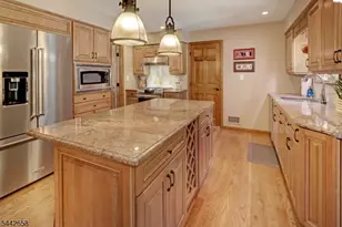 13 Oaklawn Dr, East Hanover Township, NJ 07936 - Photo 5