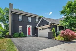 8 Bluffs Ct, Hamburg, NJ 07419 - Photo 1