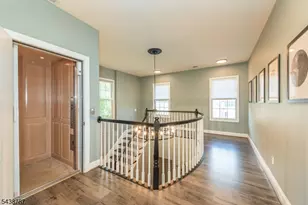 8 Bluffs Ct, Hamburg, NJ 07419 - Photo 9