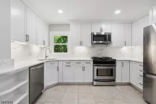 124 Holmes Oval, New Providence, NJ 07974 - Photo 7