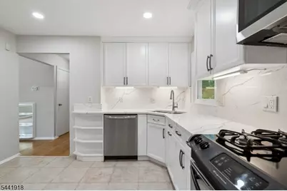 124 Holmes Oval, New Providence, NJ 07974 - Photo 9