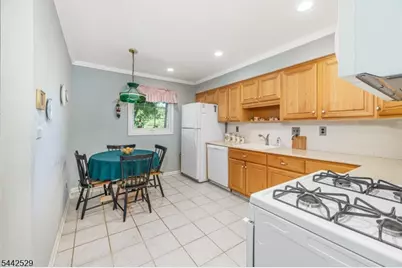 33 Galway Dr, Mendham, NJ 07945 - Photo 3